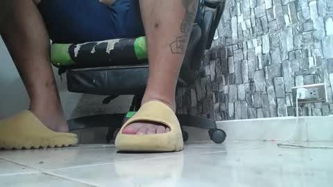 Snapshot of srfindomfeet_ chatting on 09-13-25, 06:40 sr master cum its my old account online show from 09-13-25, 06:40