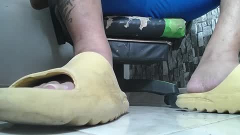 Snapshot of srfindomfeet_ chatting on 09-16-25, 02:45 sr master cum its my old account online show from 09-16-25, 02:45