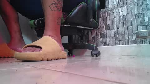 Snapshot of srfindomfeet_ chatting on 09-21-25, 01:13 sr master cum its my old account online show from 09-21-25, 01:13