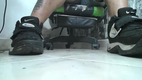 Snapshot of srfindomfeet_ chatting on 09-30-25, 01:54 sr master cum its my old account online show from 09-30-25, 01:54