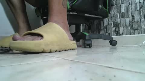 Snapshot of srfindomfeet_ chatting on 10-02-25, 06:26 sr master cum its my old account online show from 10-02-25, 06:26