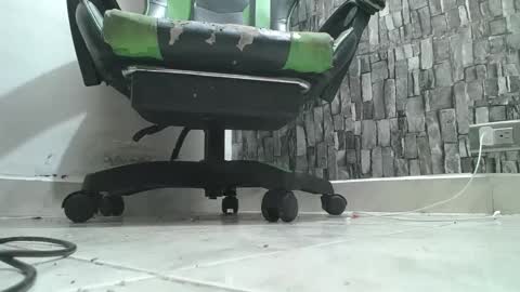 Snapshot of srfindomfeet_ chatting on 10-06-25, 04:32 sr master cum its my old account online show from 10-06-25, 04:32