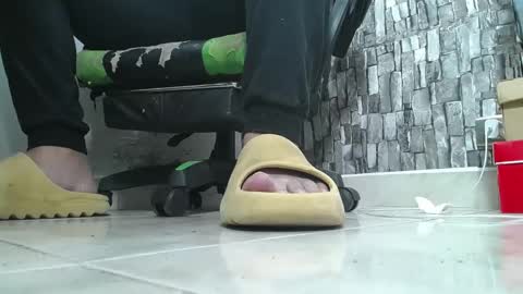 Snapshot of srfindomfeet_ chatting on 10-09-25, 02:42 sr master cum its my old account online show from 10-09-25, 02:42