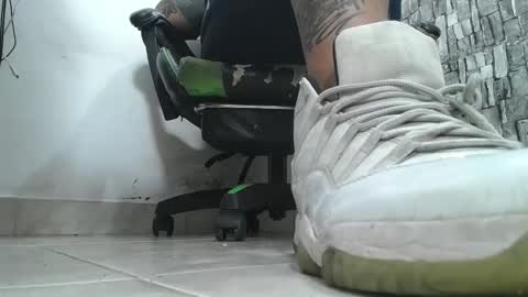 Snapshot of srfindomfeet_ chatting on 10-17-25, 01:09 sr master cum its my old account online show from 10-17-25, 01:09