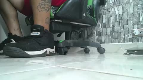 Snapshot of srfindomfeet_ chatting on 10-22-25, 01:06 sr master cum its my old account online show from 10-22-25, 01:06