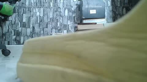 Snapshot of srfindomfeet_ chatting on 10-23-25, 07:12 sr master cum its my old account online show from 10-23-25, 07:12