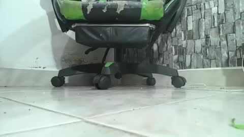 Snapshot of srfindomfeet_ chatting on 10-29-25, 06:59 sr master cum its my old account online show from 10-29-25, 06:59