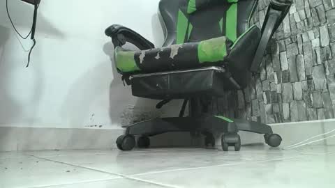 Snapshot of srfindomfeet_ chatting on 10-31-25, 01:39 sr master cum its my old account online show from 10-31-25, 01:39