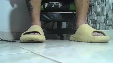 Snapshot of srfindomfeet_ chatting on 11-01-25, 05:48 sr master cum its my old account online show from 11-01-25, 05:48