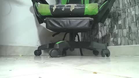 Snapshot of srfindomfeet_ chatting on 11-07-25, 01:38 sr master cum its my old account online show from 11-07-25, 01:38