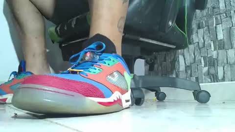 Snapshot of srfindomfeet_ chatting on 11-13-25, 02:10 sr master cum its my old account online show from 11-13-25, 02:10