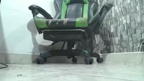 Snapshot of srfindomfeet_ chatting on 11-15-25, 12:41 sr master cum its my old account online show from 11-15-25, 12:41