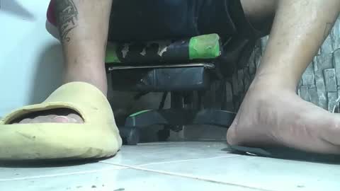 Snapshot of srfindomfeet_ chatting on 11-17-25, 04:07 sr master cum its my old account online show from 11-17-25, 04:07