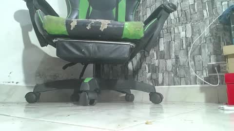 Snapshot of srfindomfeet_ chatting on 11-18-25, 04:50 sr master cum its my old account online show from 11-18-25, 04:50