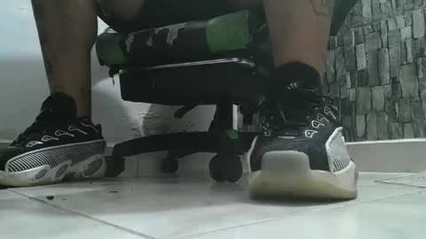 Snapshot of srfindomfeet_ chatting on 11-19-25, 12:10 sr master cum its my old account online show from 11-19-25, 12:10