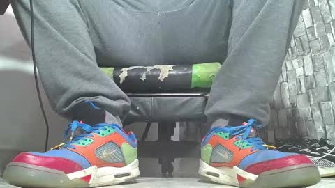 Snapshot of srfindomfeet_ chatting on 11-19-25, 01:55 sr master cum its my old account online show from 11-19-25, 01:55