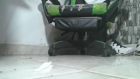 Snapshot of srfindomfeet_ chatting on 11-23-25, 10:31 sr master cum its my old account online show from 11-23-25, 10:31