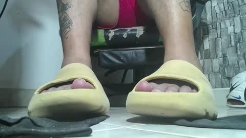 Snapshot of srfindomfeet_ chatting on 11-27-25, 07:32 sr master cum its my old account online show from 11-27-25, 07:32