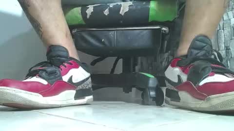 Snapshot of srfindomfeet_ chatting on 12-02-25, 03:01 sr master cum its my old account online show from 12-02-25, 03:01