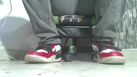 Snapshot of srfindomfeet_ chatting on 12-04-25, 02:32 sr master cum its my old account online show from 12-04-25, 02:32