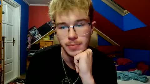 Snapshot of st1eve chatting on 12-01-25, 04:23 st1eve online show from 12-01-25, 04:23