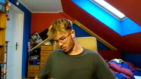 Snapshot of st1eve chatting on 12-14-25, 01:05 st1eve online show from 12-14-25, 01:05