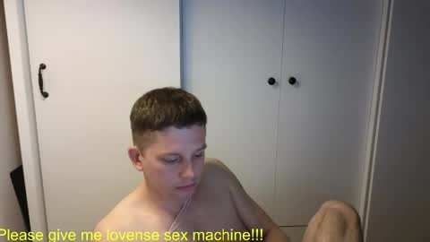 Snapshot of st1vemaster01 chatting on 06-03-26, 02:33 st1vemaster01 online show from 06-03-26, 02:33