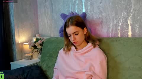 Stacey GMT5 Mo Tu We Th Fr Sa 3am -10am online show from 12-19-25, 01:01