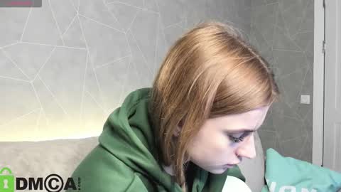 Snapshot of stacey_brown chatting on 12-22-25, 01:13 Stacey GMT5 Mo Tu We Th Fr Sa 3am -10am online show from 12-22-25, 01:13