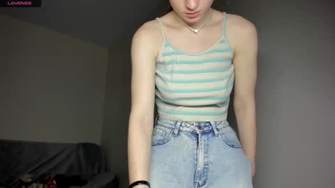 Snapshot of stacey_brown chatting on 02-05-26, 01:54 Stacey GMT5 Mo Tu We Th Fr Sa 3am -10am online show from 02-05-26, 01:54