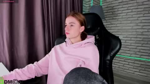 Snapshot of stacey_brown chatting on 02-16-26, 01:02 Stacey GMT5 Mo Tu We Th Fr Sa 3am -10am online show from 02-16-26, 01:02