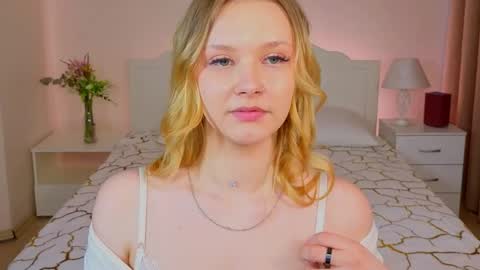 Snapshot of staceyyjones chatting on 05-07-26, 12:32 Stacey online show from 05-07-26, 12:32