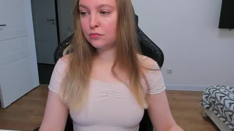Snapshot of stacy_miraclee chatting on 05-15-26, 12:01 Stacy online show from 05-15-26, 12:01