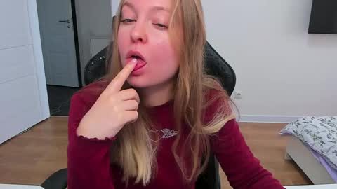 Snapshot of stacy_miraclee chatting on 05-28-26, 10:34 Stacy online show from 05-28-26, 10:34