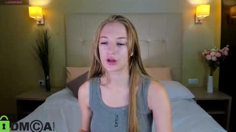 Stacy Mon Tue Wed Thu Fri Sun GMT GMT 3 1000am - 0400pm  online show from 09-15-25, 07:52