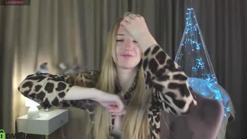 Stacy Mon Tue Wed Thu Fri Sun GMT GMT 3 1000am - 0400pm  online show from 10-03-25, 08:55