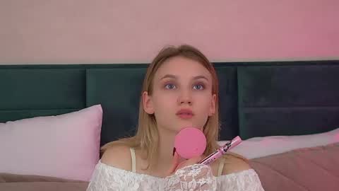 Snapshot of stacyevancesss chatting on 05-16-26, 06:17 StacyEvances online show from 05-16-26, 06:17