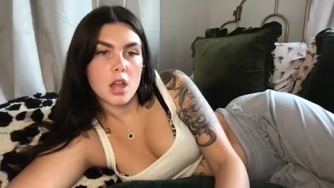 Snapshot of stacywithuu chatting on 09-18-25, 05:26 Stacy online show from 09-18-25, 05:26