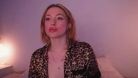 Snapshot of stanovaya300kg chatting on 02-21-26, 01:01 Kristina online show from 02-21-26, 01:01