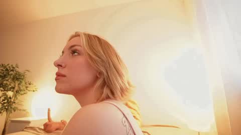 Snapshot of stanovaya300kg chatting on 05-11-26, 04:04 Kristina online show from 05-11-26, 04:04
