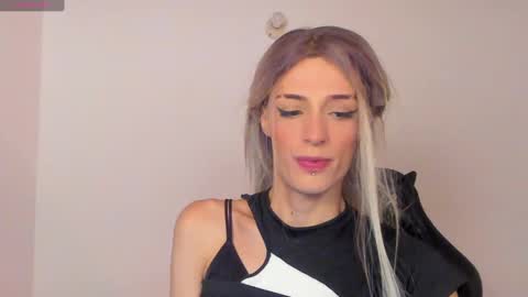 Snapshot of star_storm chatting on 01-01-25, 05:43 star_storm online show from 01-01-25, 05:43