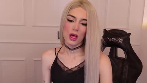 Snapshot of star_storm chatting on 02-19-25, 02:01 star_storm online show from 02-19-25, 02:01