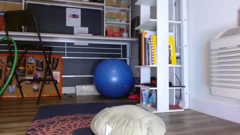 Snapshot of stara_dreams chatting on 12-19-24, 08:55 Stara Winters online show from 12-19-24, 08:55