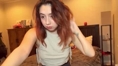 Snapshot of stara_dreams chatting on 03-30-26, 03:18 Stara Winters online show from 03-30-26, 03:18