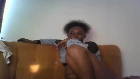 Snapshot of stargirl880271 chatting on 10-17-25, 04:37 isha online show from 10-17-25, 04:37