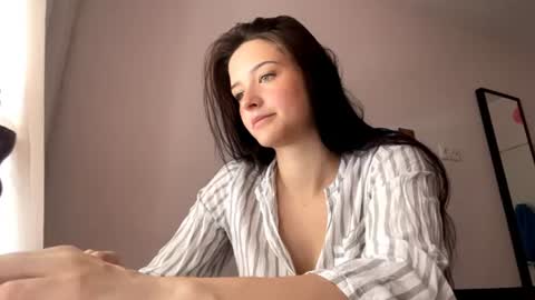 Snapshot of starlabieler chatting on 06-17-26, 10:17 Lola online show from 06-17-26, 10:17