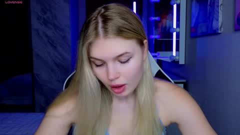 Caroline online show from 04-08-26, 04:01