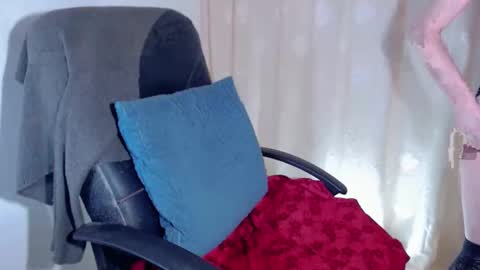 Snapshot of starlightheaven chatting on 10-07-25, 02:53 Angela online show from 10-07-25, 02:53