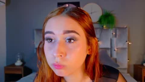 Snapshot of starrmoon__ chatting on 04-22-26, 02:58 M O O N online show from 04-22-26, 02:58