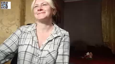 Snapshot of starvibe1010 chatting on 06-15-26, 07:05 Helen online show from 06-15-26, 07:05